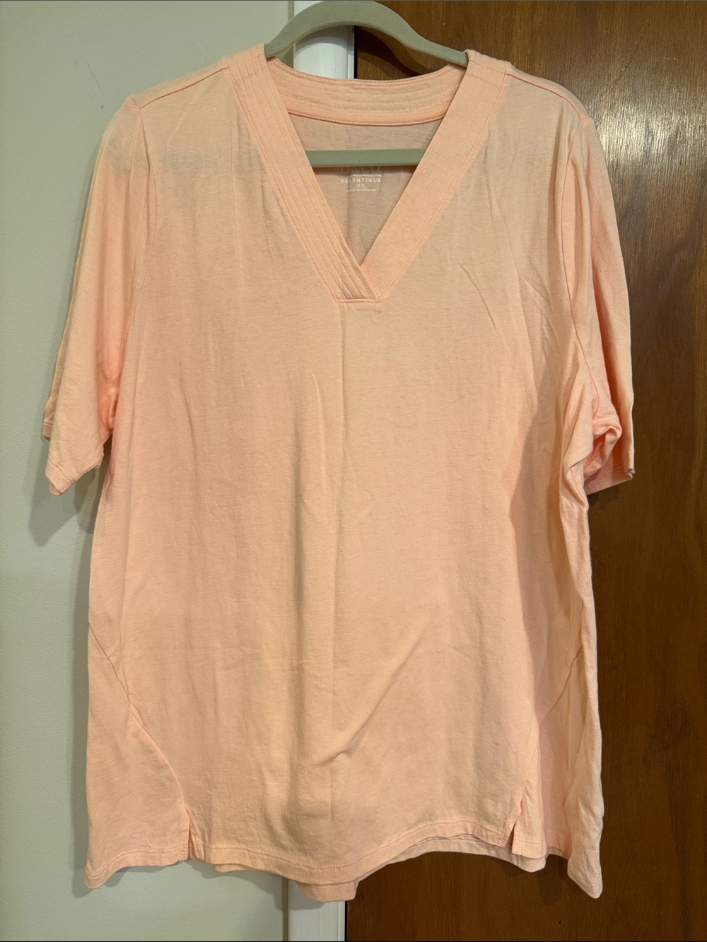 Women’s V-Neck Short Sleeve Top - Light Peach